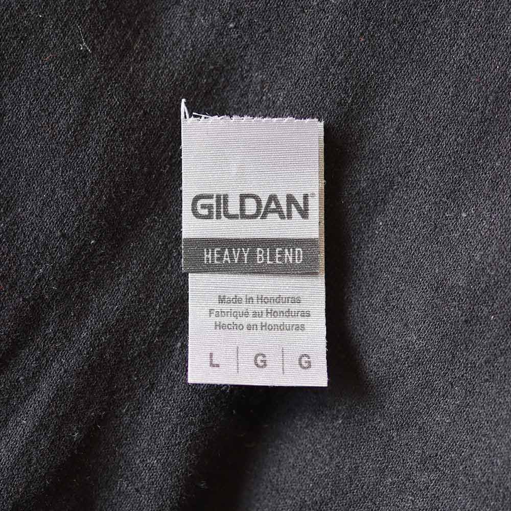 Zoomed in view of Gildan heavy blend jogger tags